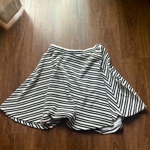 Vintage Y2K mini skirt! High waisted and elastic waistband ✨✨✨❤️❤️❤️